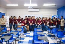 IMPARTE GOBIERNO DE CARLOS PEÑA ORTIZ PLÁTICA DE CONCIENTIZACIÓN EN LA PREPARATORIA PIAGET