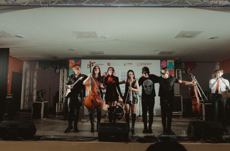 NOCHE DE ÓPERA ROCK REÚNE A FAMILIAS EN LA CASA DE CULTURA