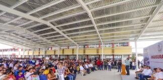 ALUMNOS DE LA SECUNDARIA GENERAL No. 15 RECONOCEN A CARLOS PEÑA ORTIZ POR CUMPLIR COMPROMISO DE CONSTRUIR TECHUMBRE