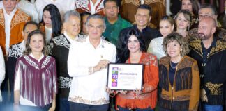 RECIBE GOBIERNO MUNICIPAL RECONOCIMIENTO POR DESTACADA PARTICIPACION EN EL FESTIVAL DE TAMAULIPAS