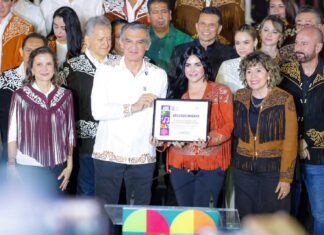 RECIBE GOBIERNO MUNICIPAL RECONOCIMIENTO POR DESTACADA PARTICIPACION EN EL FESTIVAL DE TAMAULIPAS