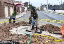 ATIENDE COMAPA FUGA DE AGUA POTABLE EN LA COLONIA AZTLÁN