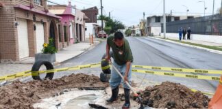 ATIENDE COMAPA FUGA DE AGUA POTABLE EN LA COLONIA AZTLÁN