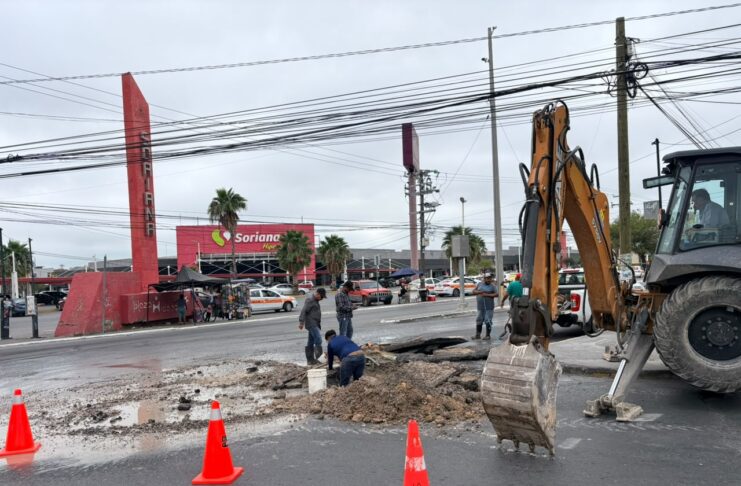 ATIENDE COMAPA REPORTES DE FUGAS DE AGUA POTABLE EN DISTINTOS SECTORES DE REYNOSA