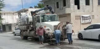 TRABAJA UNIDAD VACTOR EN DESAZOLVE DE VILLAS DE LA JOYA